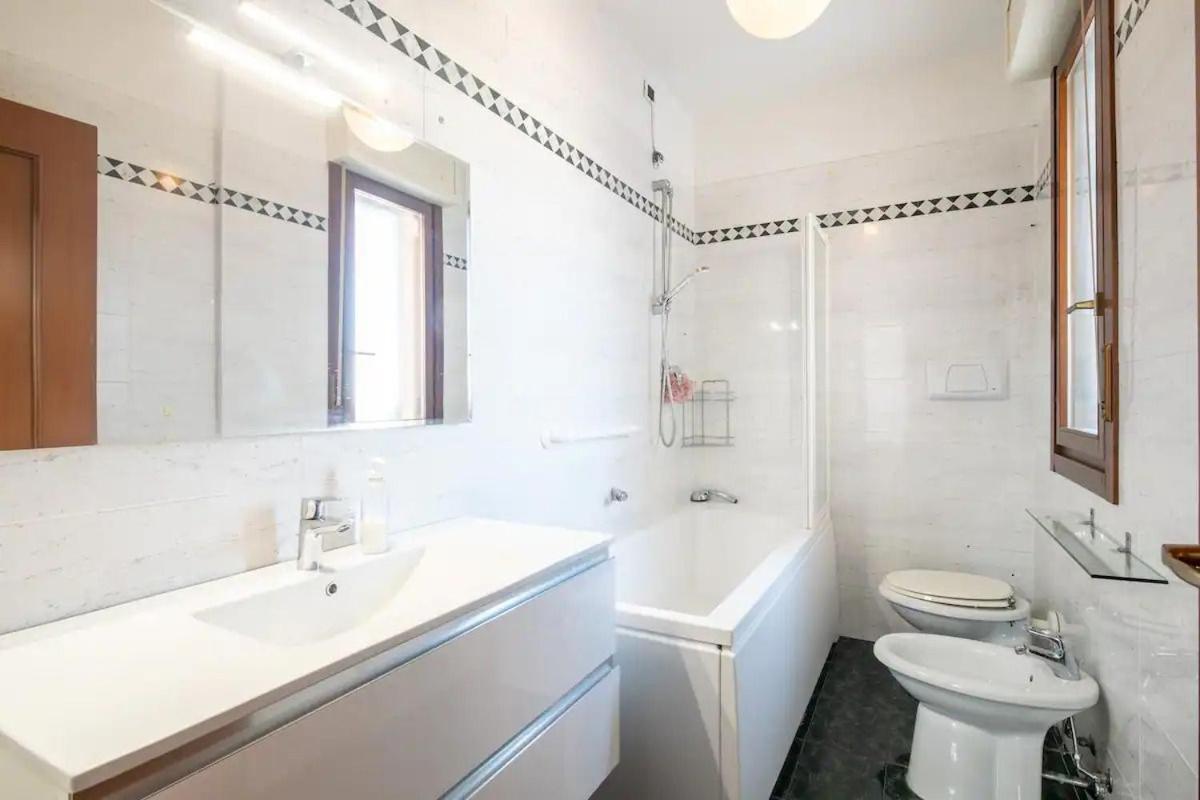 Suite Con 2 Balconi - 6 Guest Prato  Exterior photo