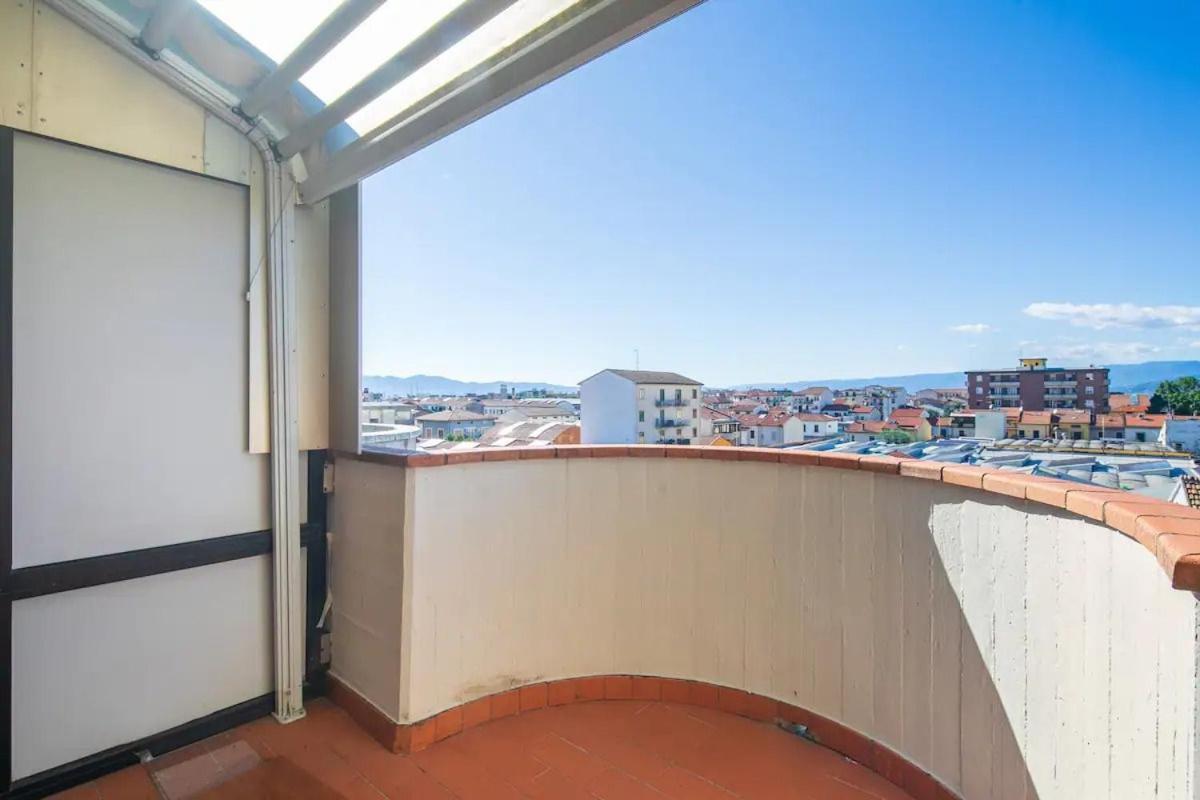 Suite Con 2 Balconi - 6 Guest Prato  Exterior photo