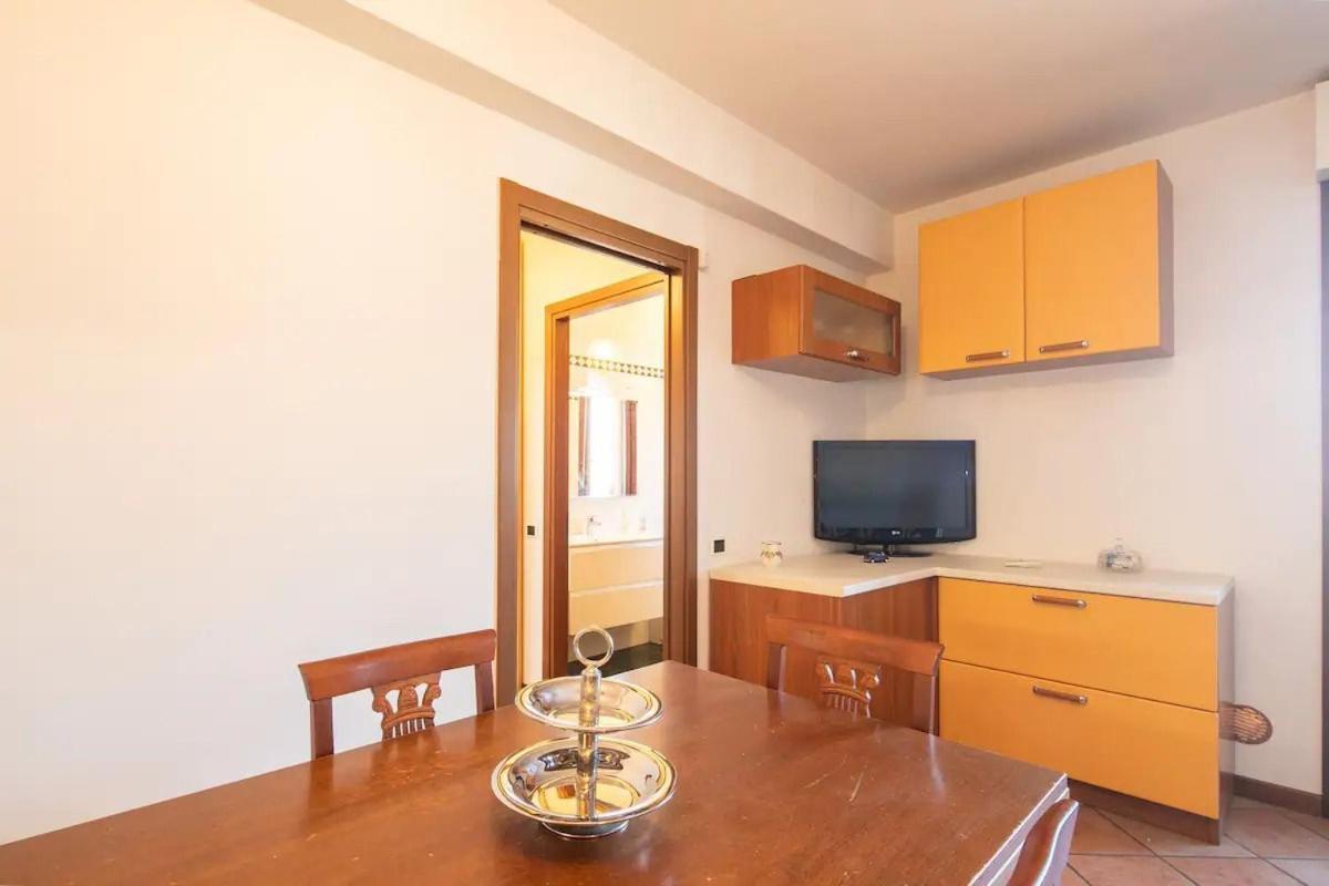 Suite Con 2 Balconi - 6 Guest Prato  Exterior photo