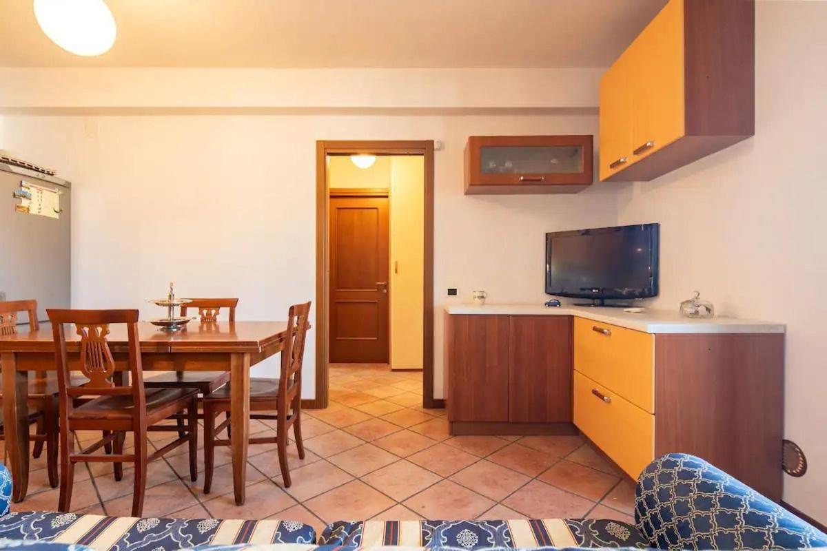 Suite Con 2 Balconi - 6 Guest Prato  Exterior photo